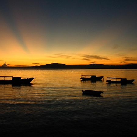 Bunaken Divers Sea Breeze Resort Exteriör bild