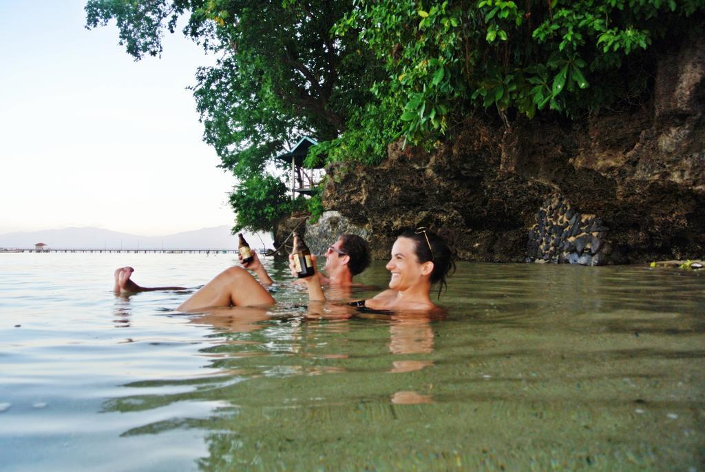 Bunaken Divers Sea Breeze Resort Exteriör bild