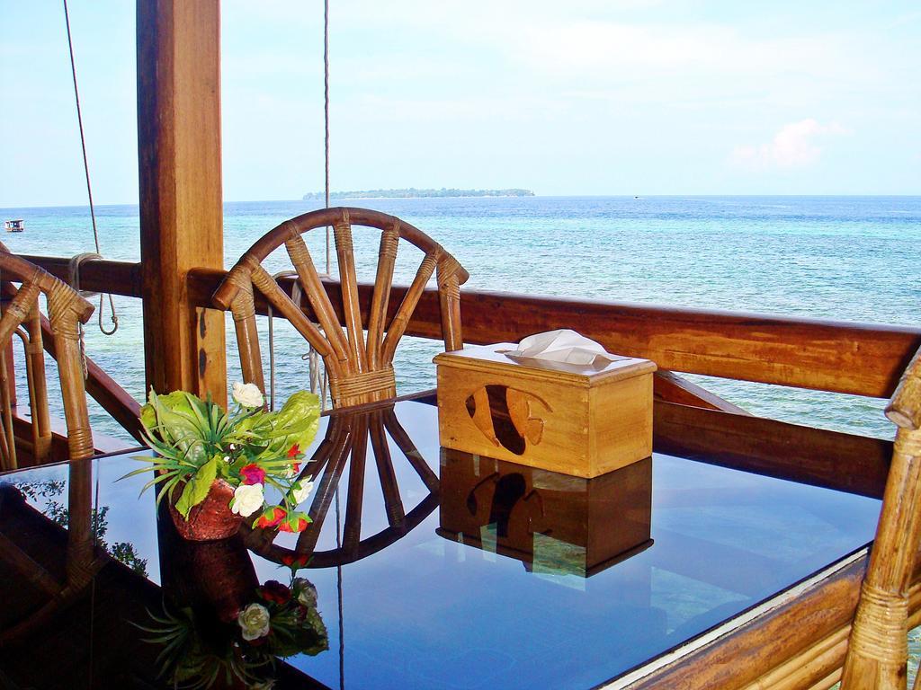 Bunaken Divers Sea Breeze Resort Exteriör bild