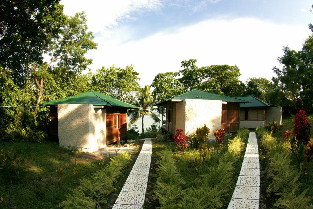 Bunaken Divers Sea Breeze Resort Exteriör bild