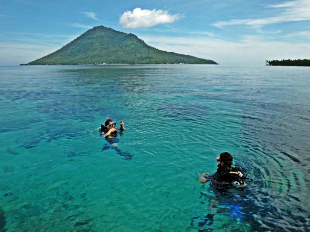 Bunaken Divers Sea Breeze Resort Exteriör bild