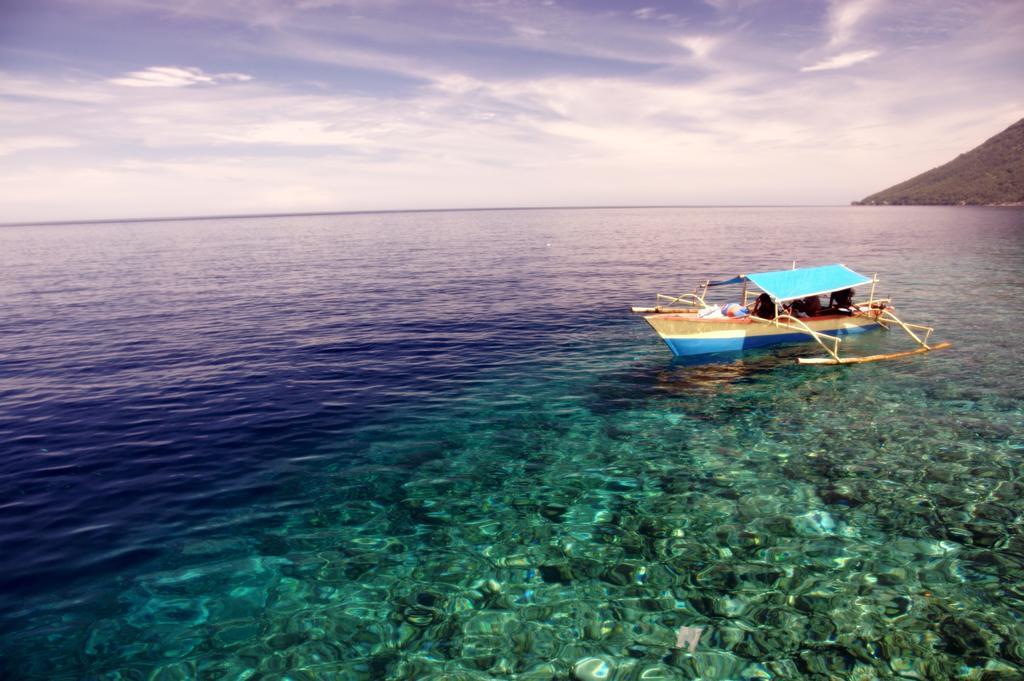 Bunaken Divers Sea Breeze Resort Exteriör bild