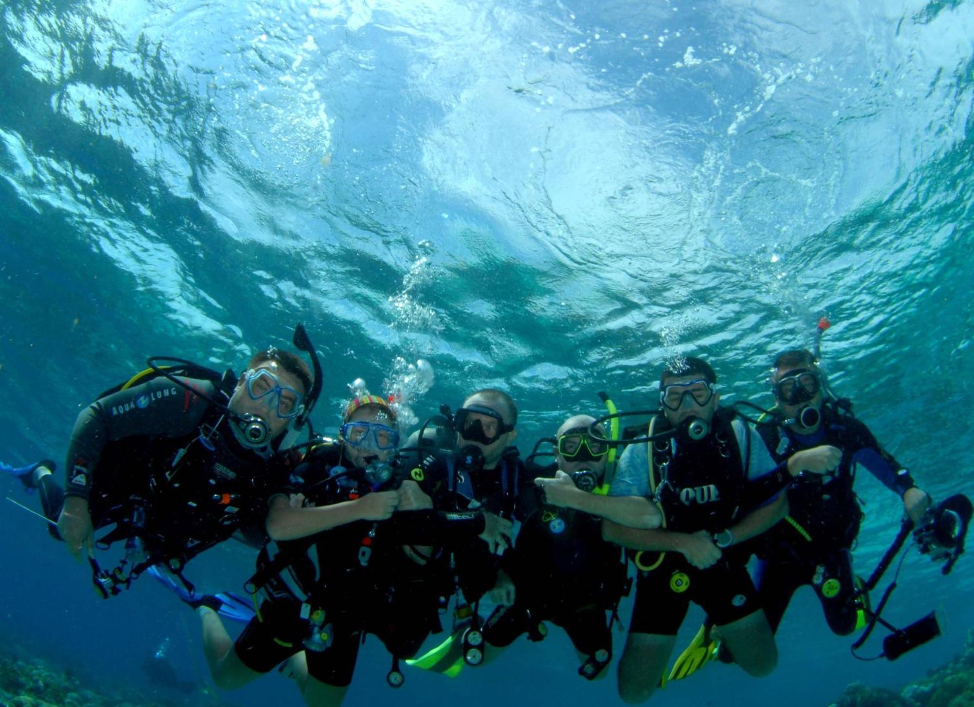 Bunaken Divers Sea Breeze Resort Exteriör bild