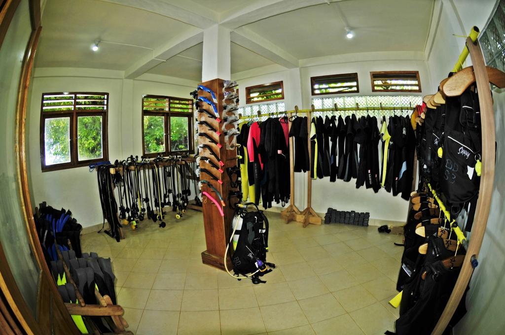 Bunaken Divers Sea Breeze Resort Exteriör bild