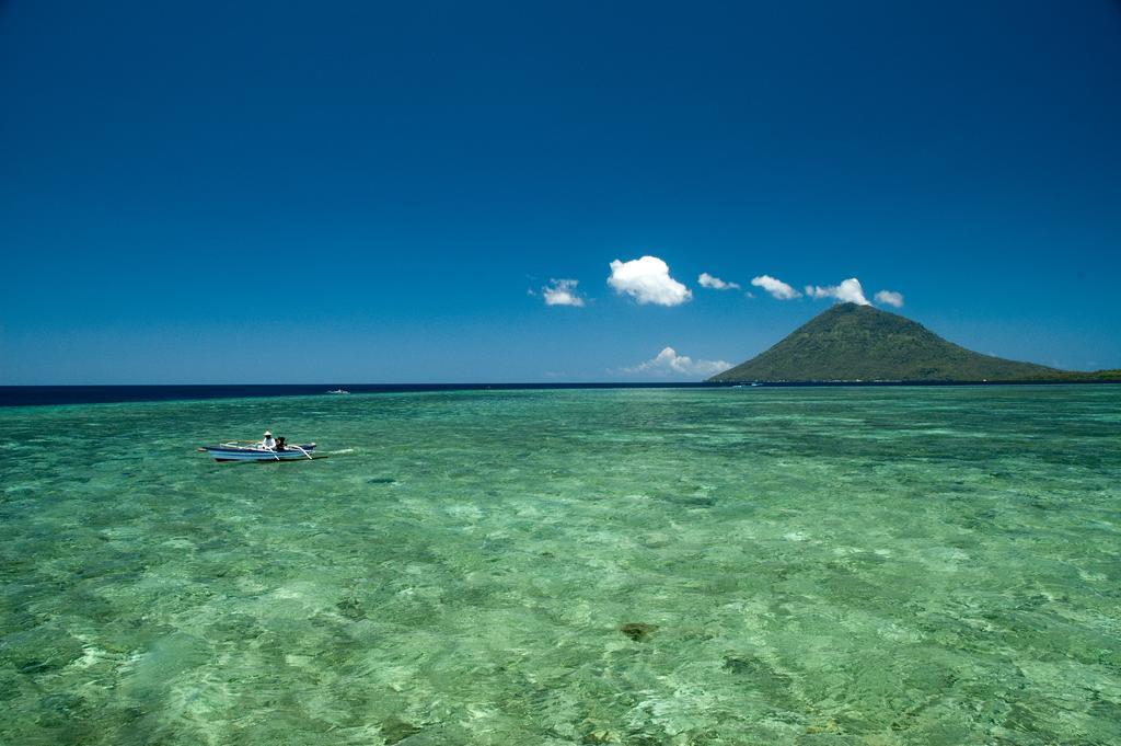 Bunaken Divers Sea Breeze Resort Exteriör bild