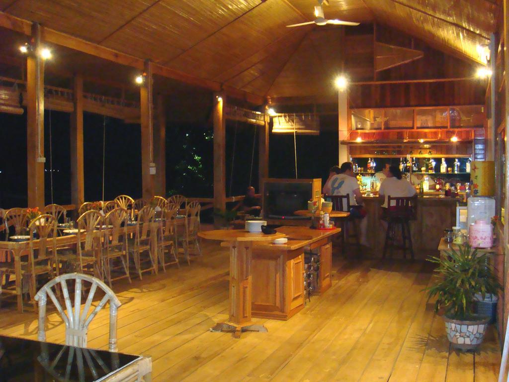 Bunaken Divers Sea Breeze Resort Exteriör bild