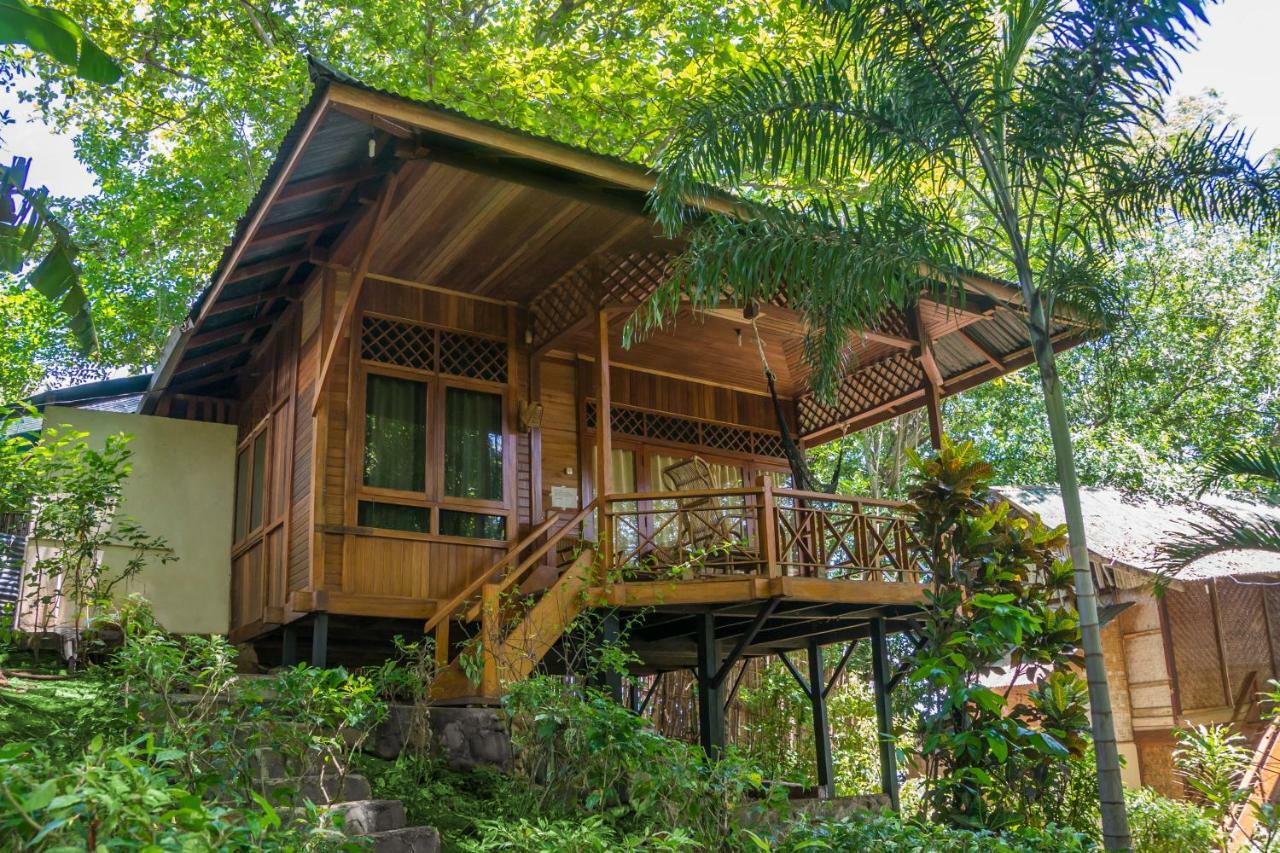 Bunaken Divers Sea Breeze Resort Exteriör bild
