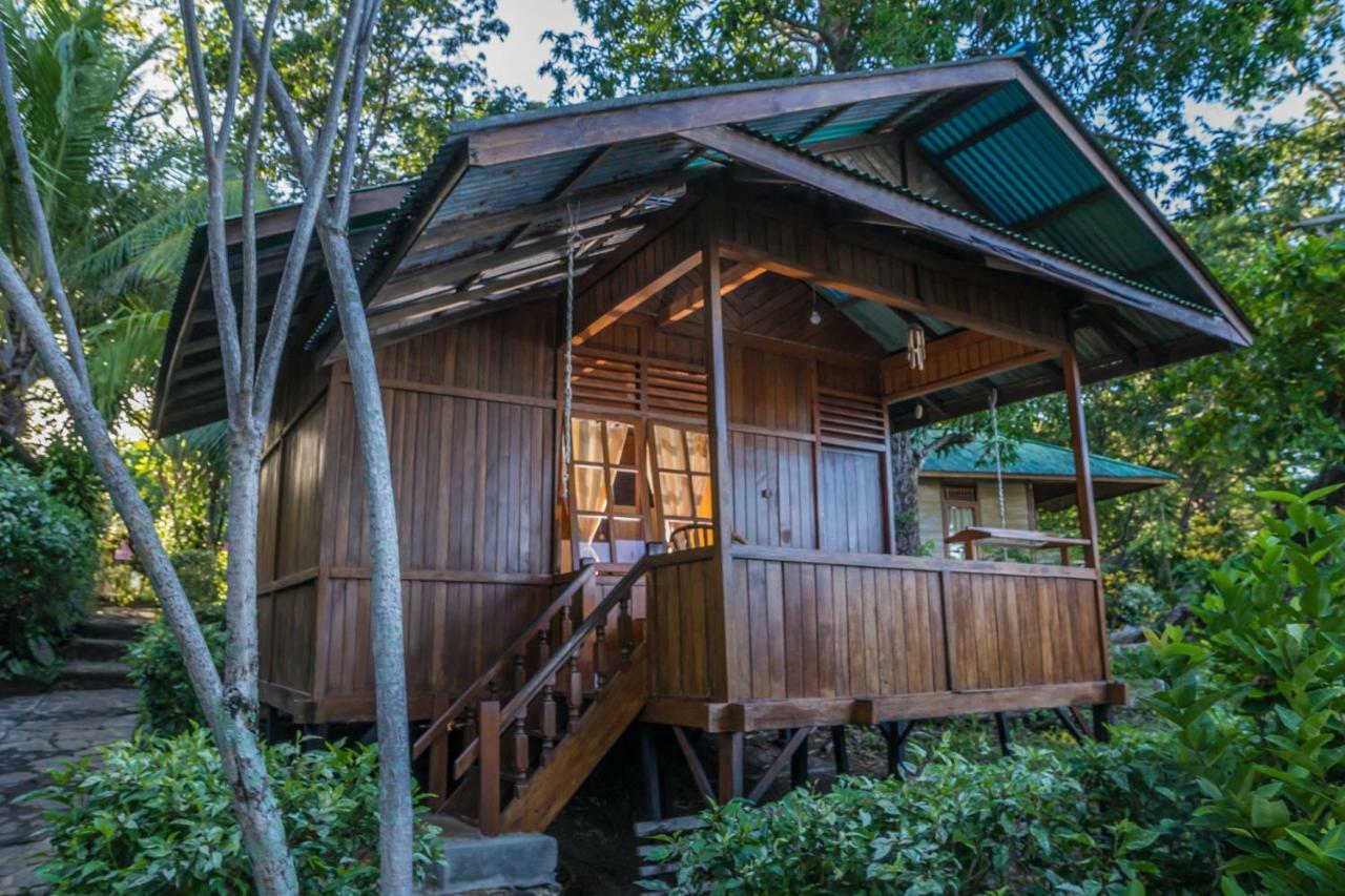 Bunaken Divers Sea Breeze Resort Exteriör bild