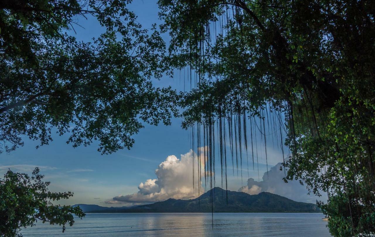 Bunaken Divers Sea Breeze Resort Exteriör bild