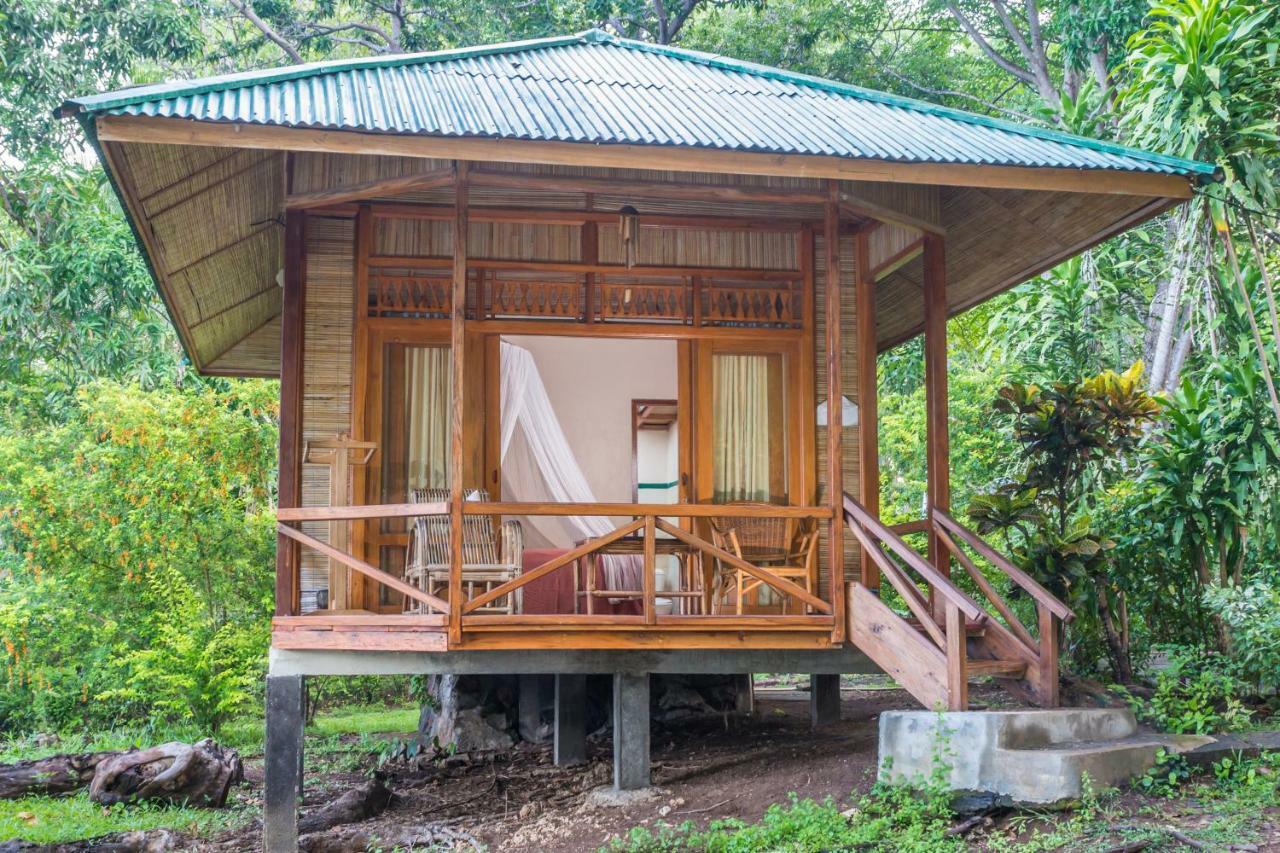 Bunaken Divers Sea Breeze Resort Exteriör bild