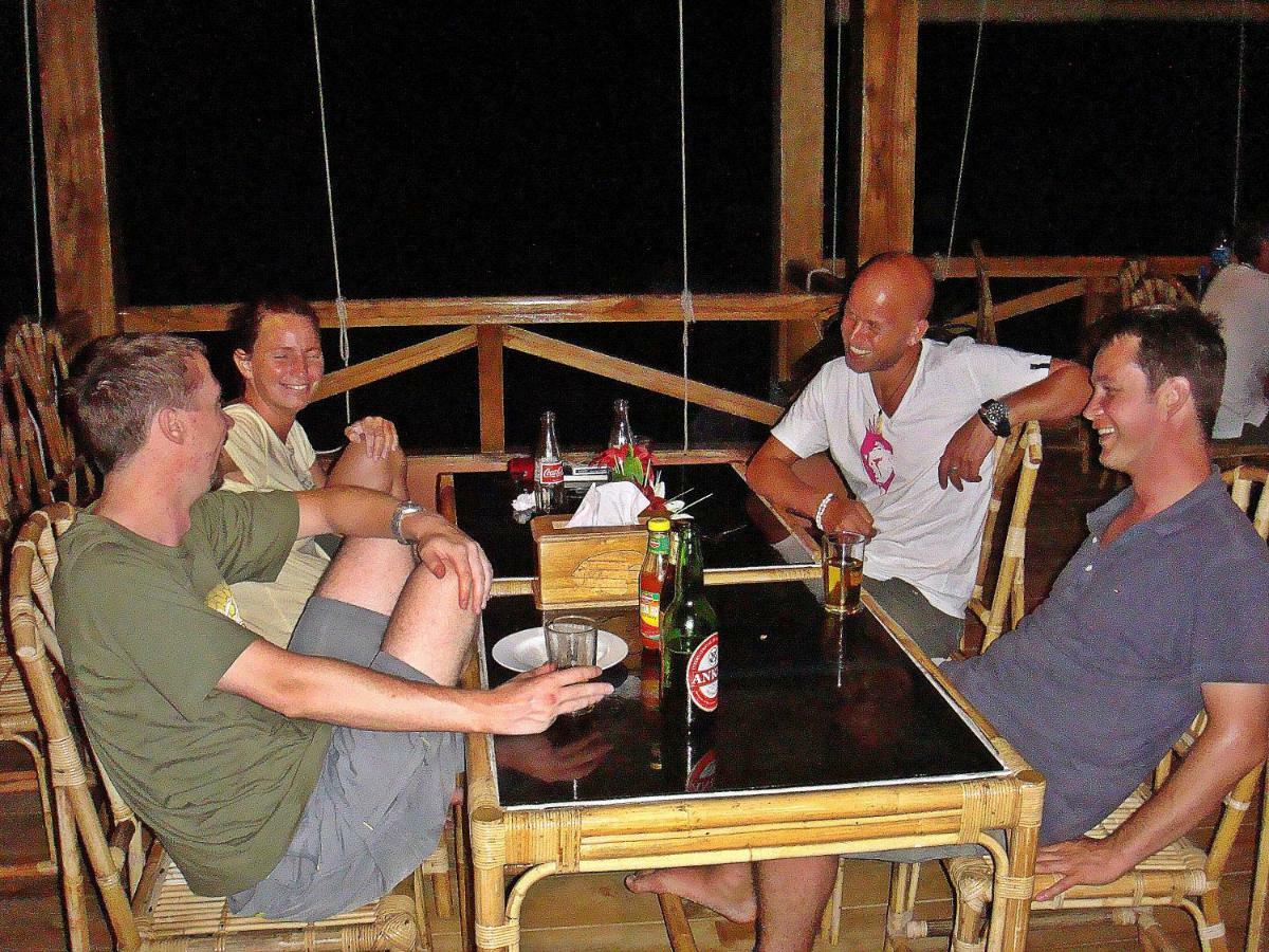 Bunaken Divers Sea Breeze Resort Exteriör bild