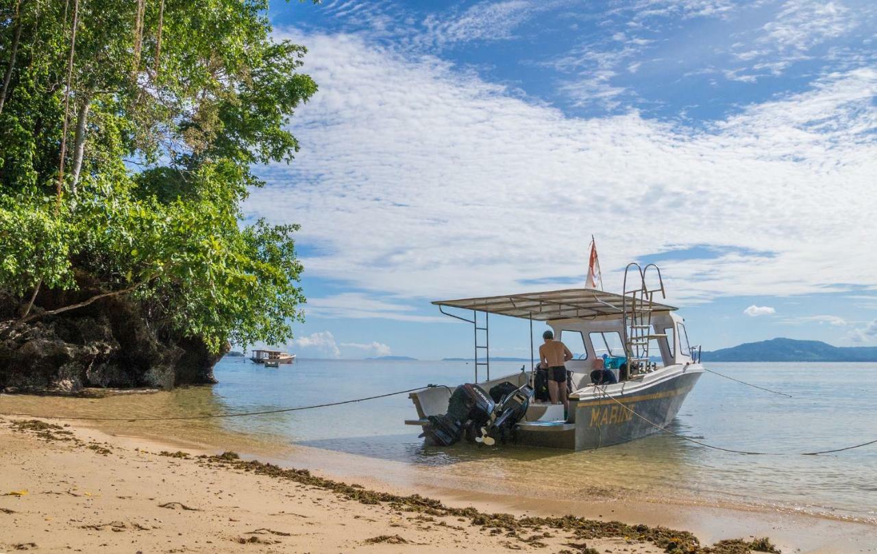Bunaken Divers Sea Breeze Resort Exteriör bild
